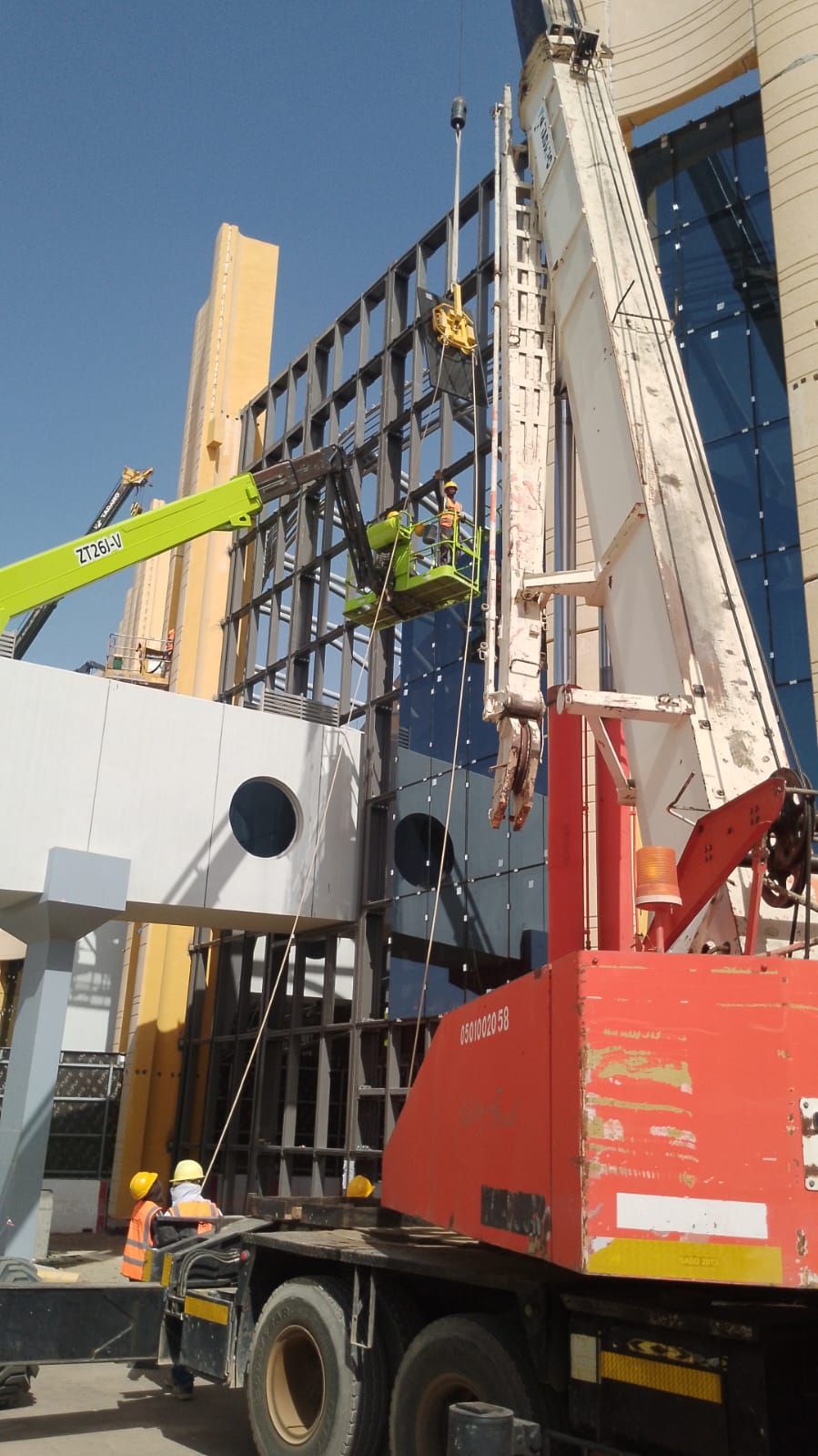 Site erection with mobile crane