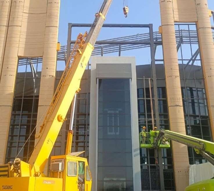 Airport façade steel erection