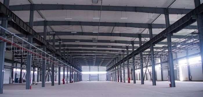 Clear-span steel warehouse